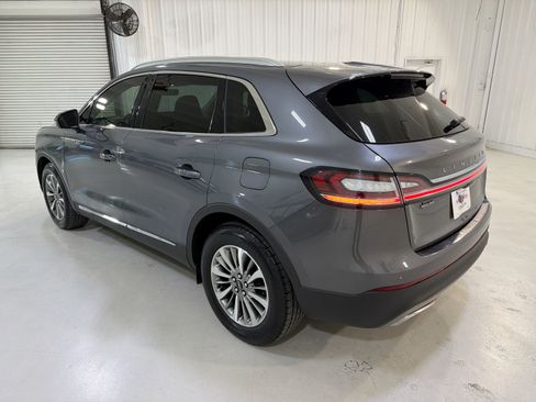 Used 2022 Lincoln Nautilus FWD w/ Premium Package image 25