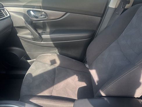 Used 2016 Nissan Rogue SV image 5