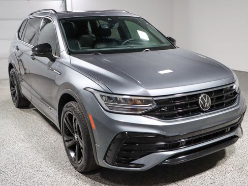 Used 2023 Volkswagen Tiguan SE R-Line image 5