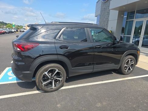 Used 2023 Chevrolet TrailBlazer RS w/ Sun and Liftgate Package AWD/4WD image 3