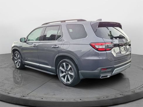 Certified 2025 Honda Pilot Touring image 4