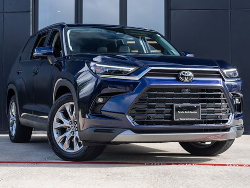 Used 2025 Toyota Grand Highlander AWD image 2
