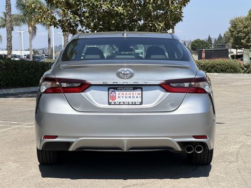 Used 2022 Toyota Camry SE image 4
