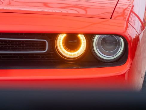 Used 2016 Dodge Challenger SXT RWD image 19
