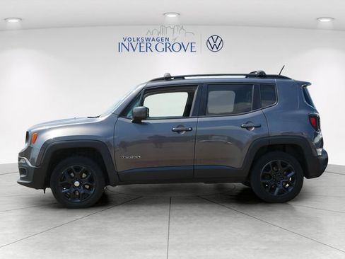 Used 2017 Jeep Renegade Latitude w/ Popular Equipment Group AWD/4WD image 4