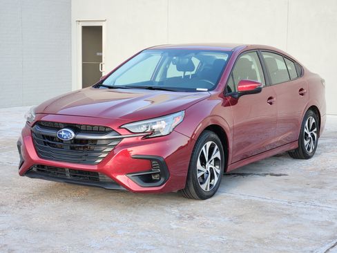 Used 2025 Subaru Legacy Premium AWD/4WD image 4