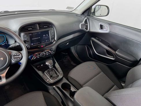 Used 2025 Kia Soul LX w/ LX Technology Package FWD image 22