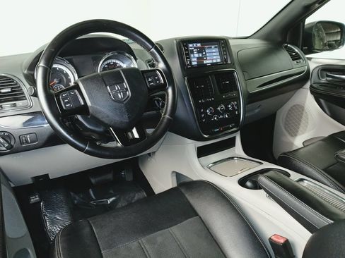 Used 2019 Dodge Grand Caravan SXT FWD image 9