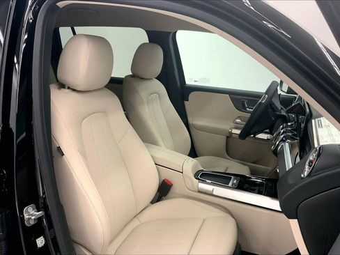 Used 2026 Mercedes-Benz GLB 250 image 2
