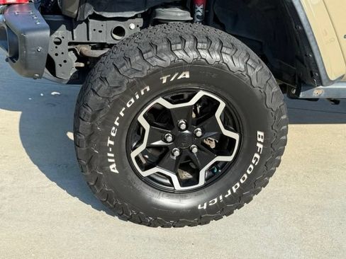 Used 2020 Jeep Gladiator Rubicon AWD/4WD image 5