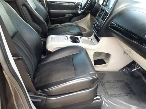 Used 2019 Dodge Grand Caravan SXT FWD image 9