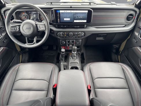 Used 2026 Jeep Wrangler Rubicon image 3