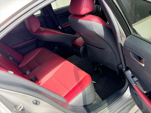 Used 2022 Lexus IS 300 RWD image 16