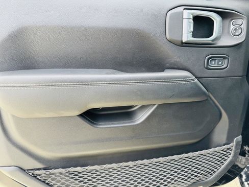 Used 2021 Jeep Wrangler Unlimited Sahara image 8