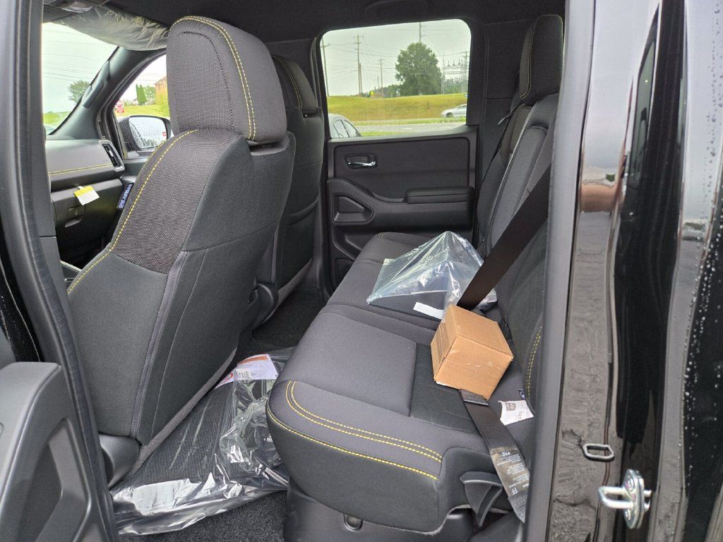 New 2027 Nissan Frontier SV w/ SV Convenience Package AWD/4WD image 6