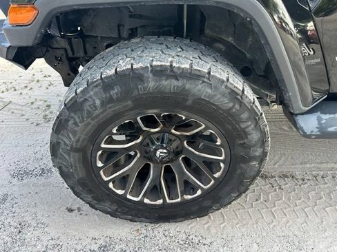 Used 2018 Jeep Wrangler Unlimited Sahara AWD/4WD image 19