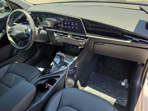 New 2026 Kia Niro FWD image 11