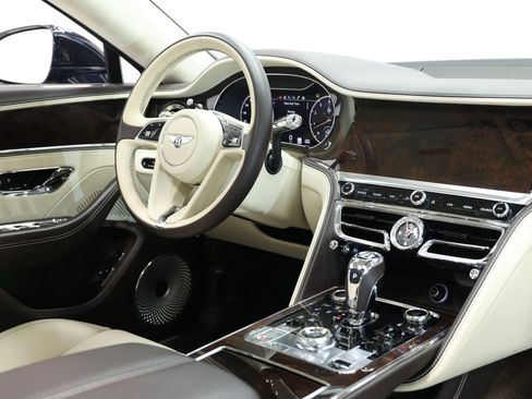 Used 2020 Bentley Flying Spur W12 image 98