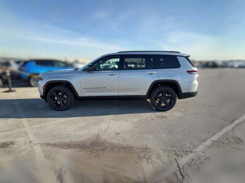 New 2025 Jeep Grand Cherokee L Limited w/ Black Appearance Package image 6