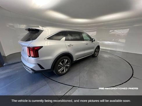 Used 2024 Kia Sorento EX AWD/4WD image 6