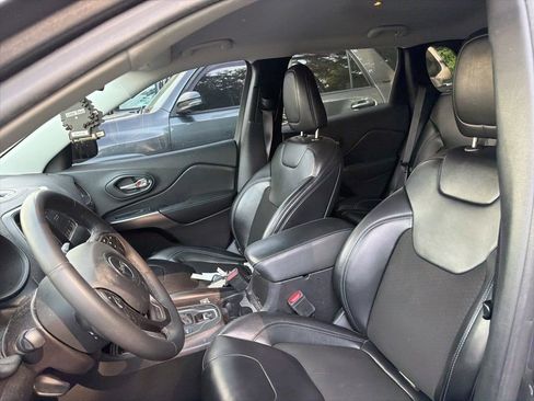 Used 2020 Jeep Cherokee Latitude Plus FWD image 13