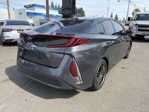 Used 2017 Toyota Prius Prime Advanced FWD image 5
