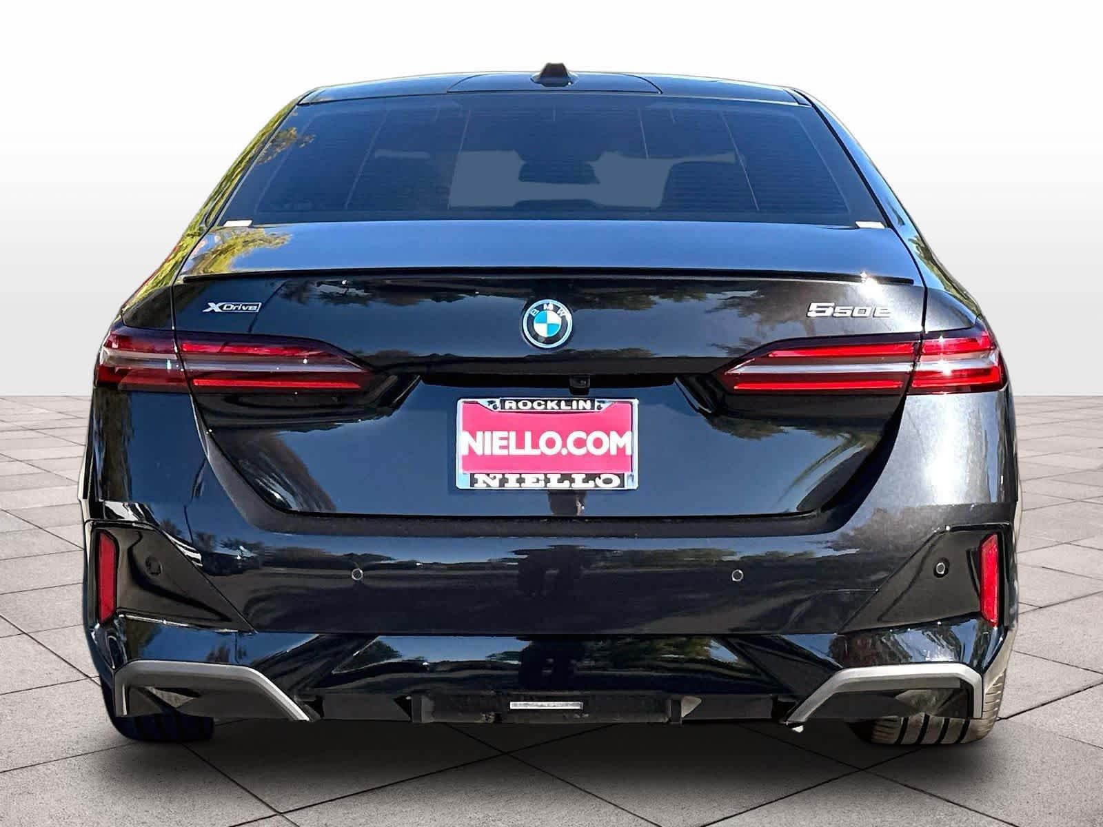 Used 2025 BMW 550e xDrive w/ Premium Package AWD/4WD image 4