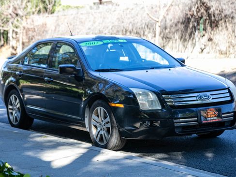Used 2007 Ford Fusion SE FWD image 3