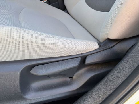 Used 2020 Toyota Corolla LE FWD image 13