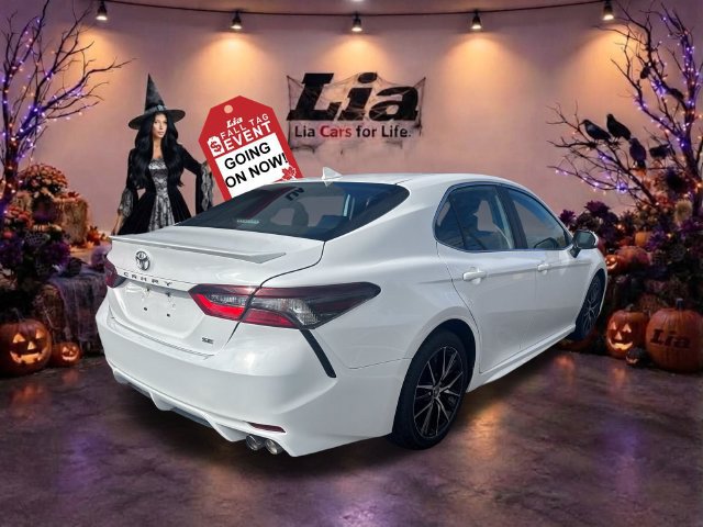Used 2021 Toyota Camry SE FWD image 3