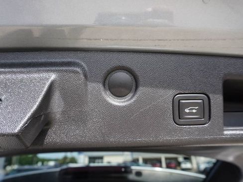 Used 2024 Chevrolet Equinox RS w/ RS Leather Package FWD image 9