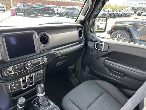 Used 2023 Jeep Gladiator Willys image 24