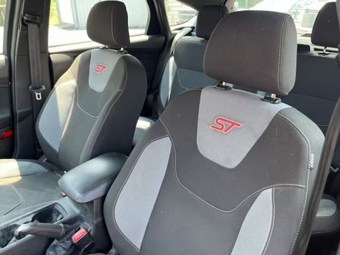Certified 2017 Ford Focus ST FWD image 9