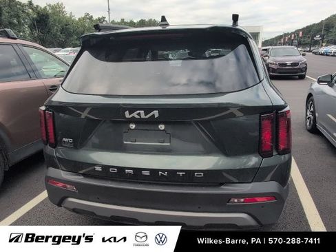 Used 2022 Kia Sorento S w/ Panoramic Sunroof Package AWD/4WD image 9
