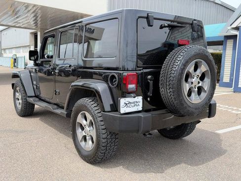 Used 2018 Jeep Wrangler Unlimited Sahara w/ Connectivity Group AWD/4WD image 7