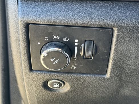 Used 2018 Jeep Grand Cherokee Altitude image 25