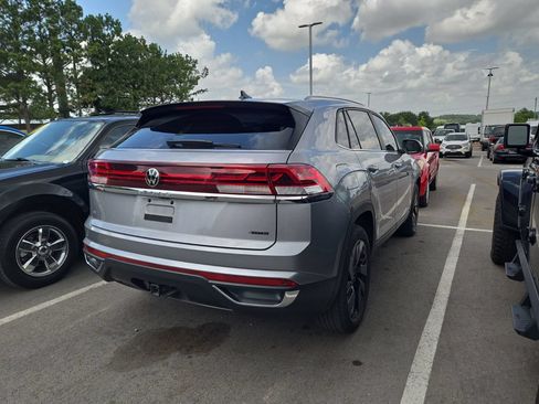 Used 2024 Volkswagen Atlas Cross Sport SE w/ Panoramic Sunroof Package AWD/4WD image 3