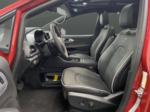 New 2026 Chrysler Pacifica Limited w/ S Appearance Package image 4