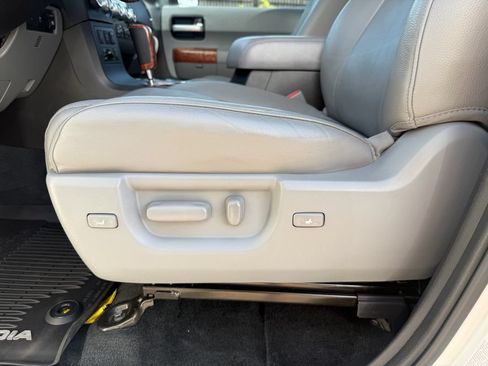 Used 2018 Toyota Sequoia Platinum AWD/4WD image 28