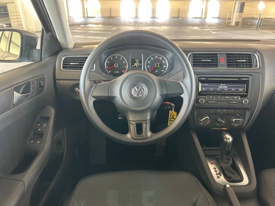 Used 2012 Volkswagen Jetta SE FWD image 30