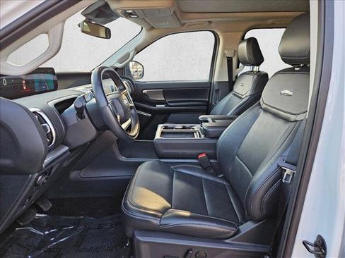Used 2025 Ford Expedition Platinum AWD/4WD image 13