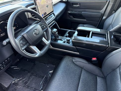 Used 2025 Toyota Tundra Limited AWD/4WD image 9