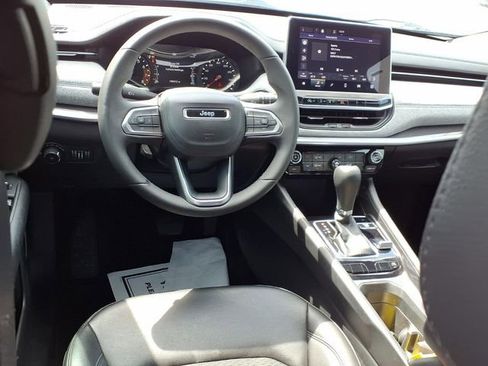 Used 2023 Jeep Compass Latitude AWD/4WD image 6