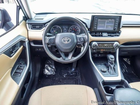 Used 2019 Toyota RAV4 LE image 12
