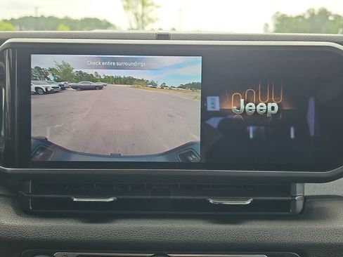 Used 2024 Jeep Gladiator Sport AWD/4WD image 25