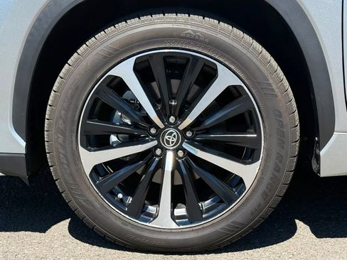 Used 2022 Toyota Highlander XSE AWD/4WD image 9