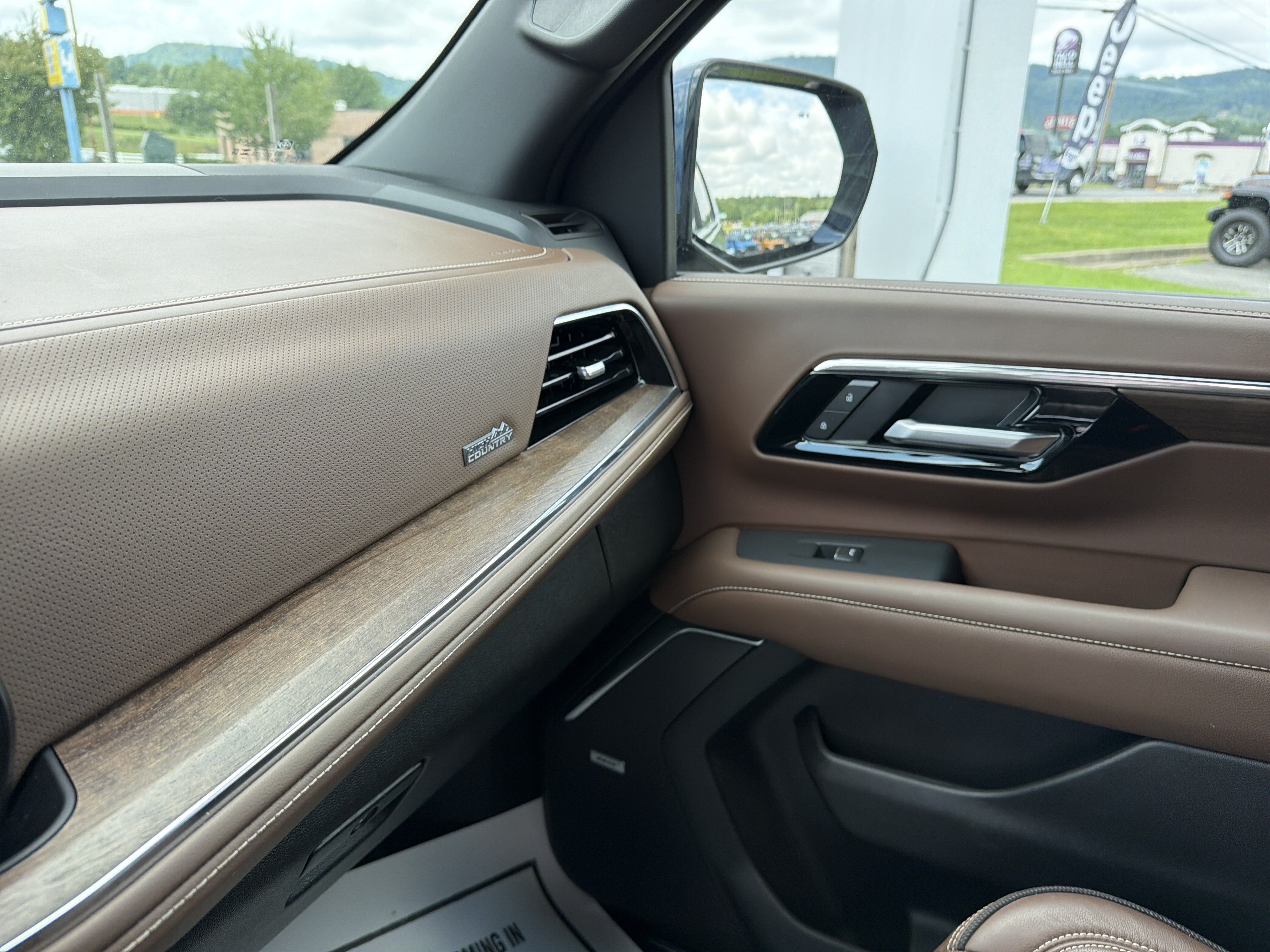 Used 2026 Chevrolet Tahoe High Country AWD/4WD image 26