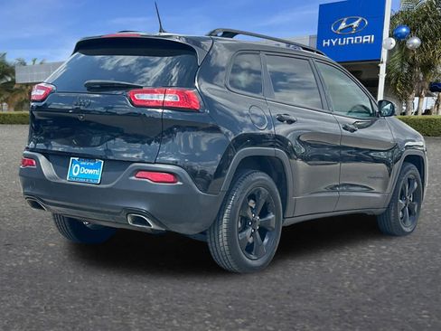 Used 2018 Jeep Cherokee Latitude w/ Altitude Package AWD/4WD image 3