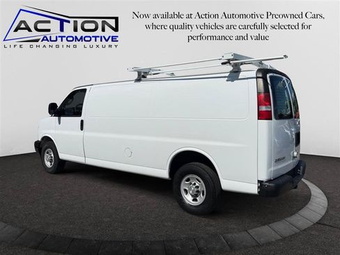 Used 2017 Chevrolet Express 2500 Extended RWD image 6