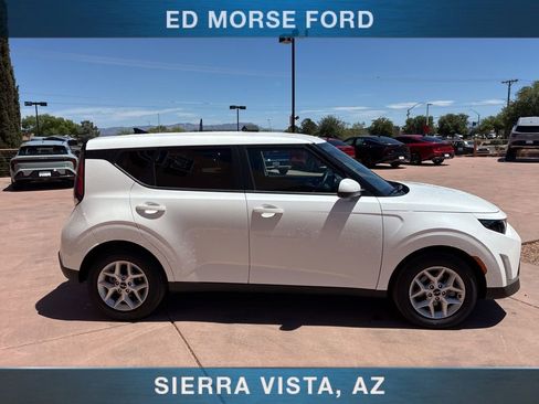 Used 2025 Kia Soul LX FWD image 9